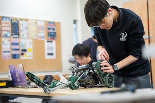 Bodwell High School campus photo 7