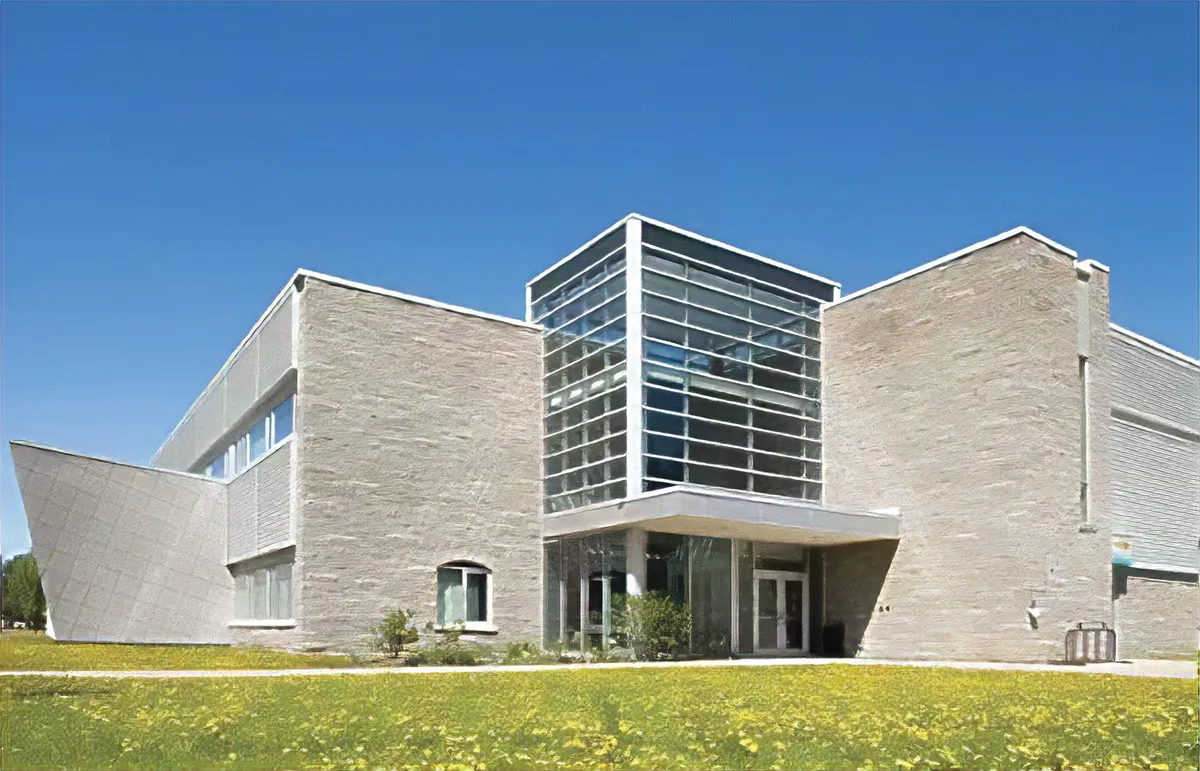 Dewey Institute campus photo 1