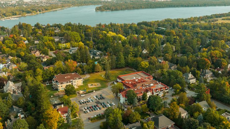 Elmwood School campus photo 4