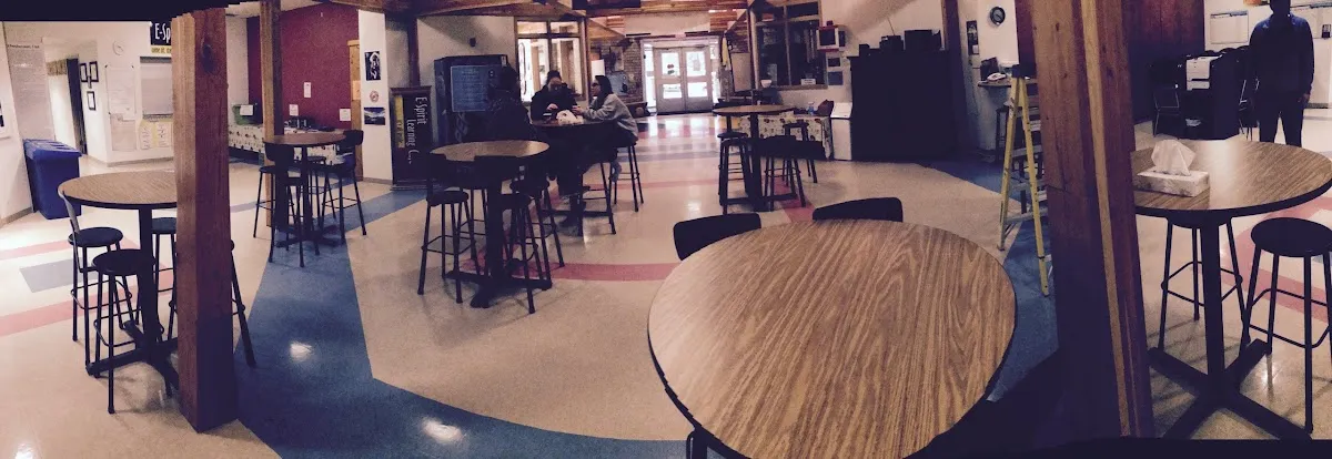 Kenjgewin Teg campus photo 4