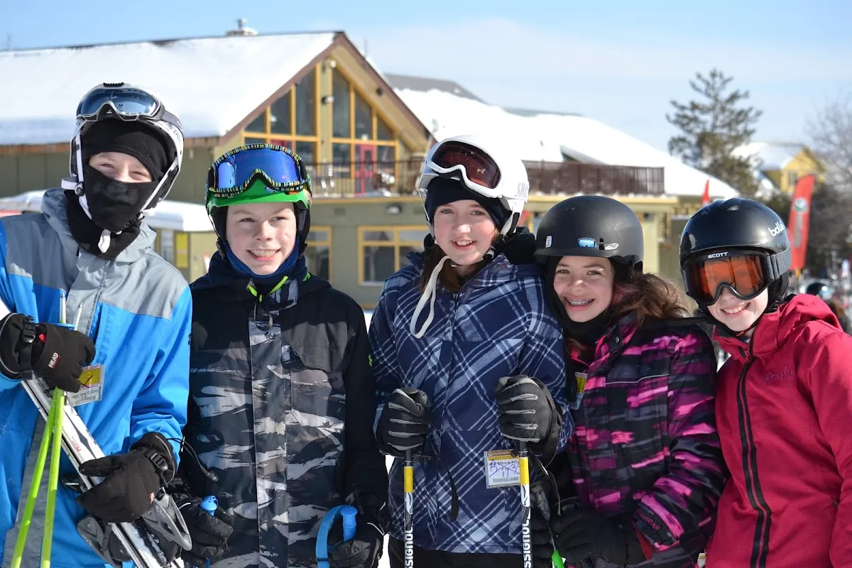 Lakeshore School campus photo 1