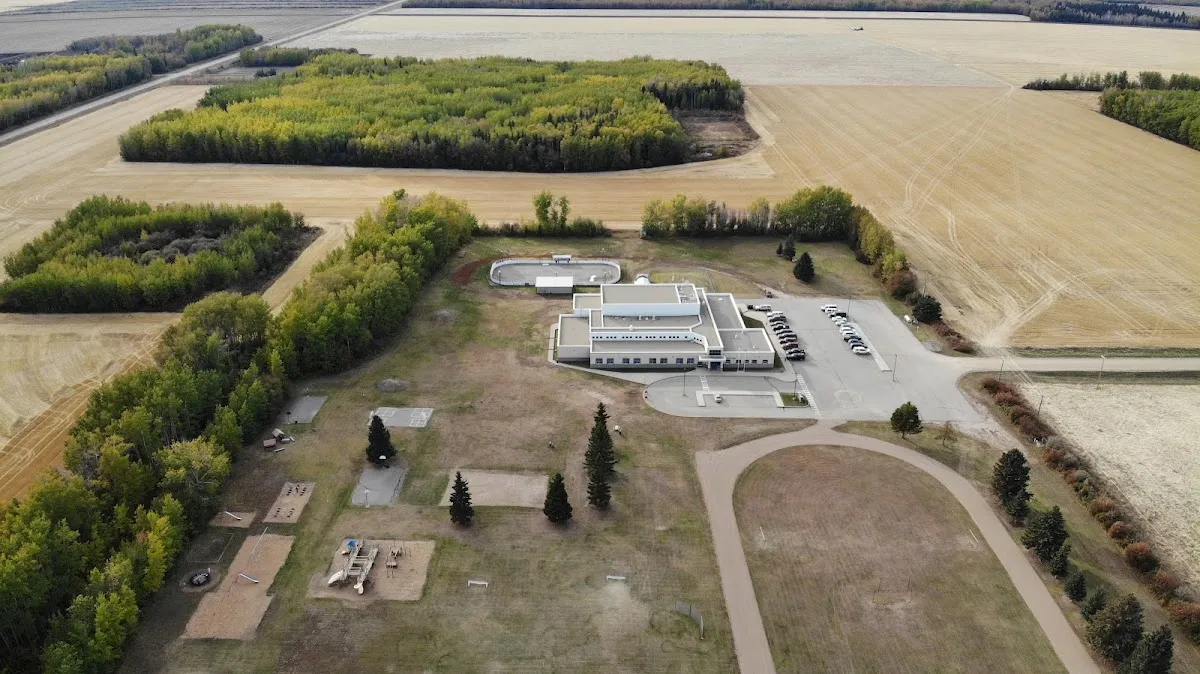 Rosenfeld School campus photo 4