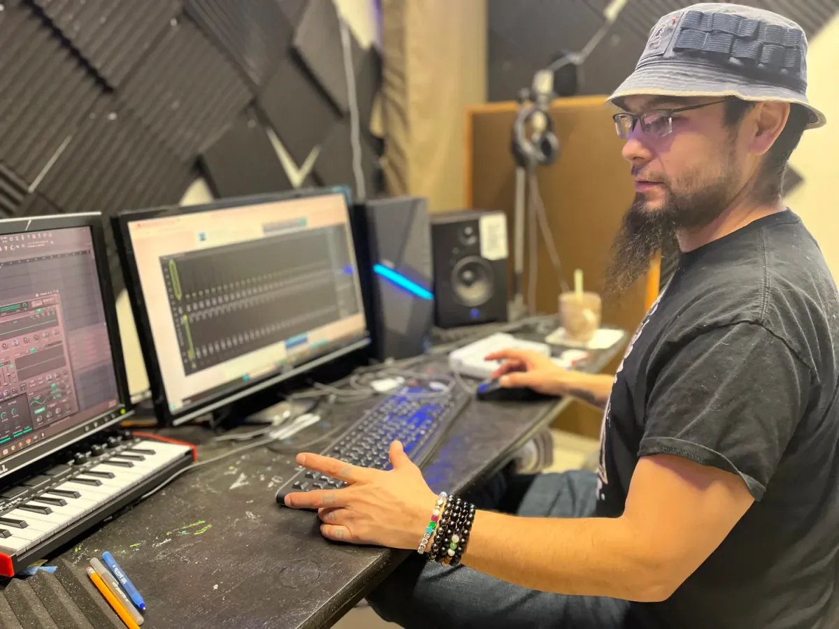 Inner City High School campus photo 2