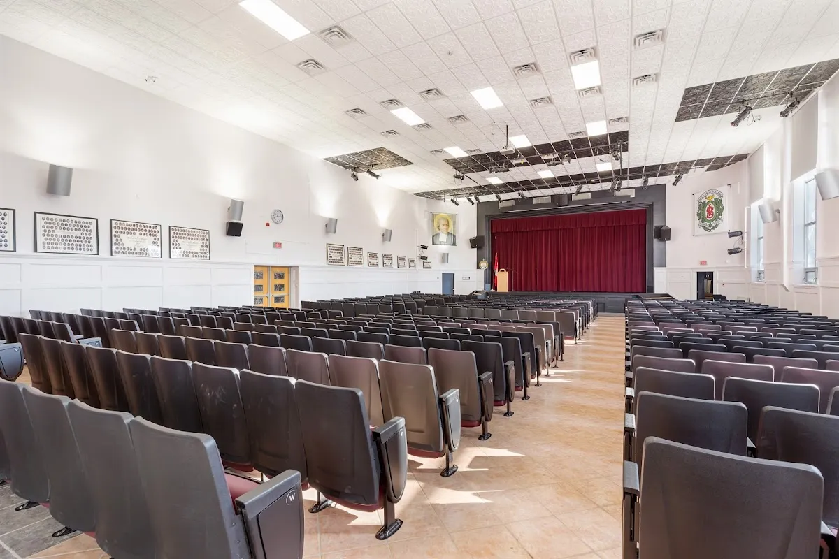 De La Salle College campus photo 33