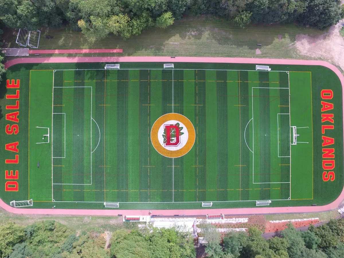 De La Salle College campus photo 7