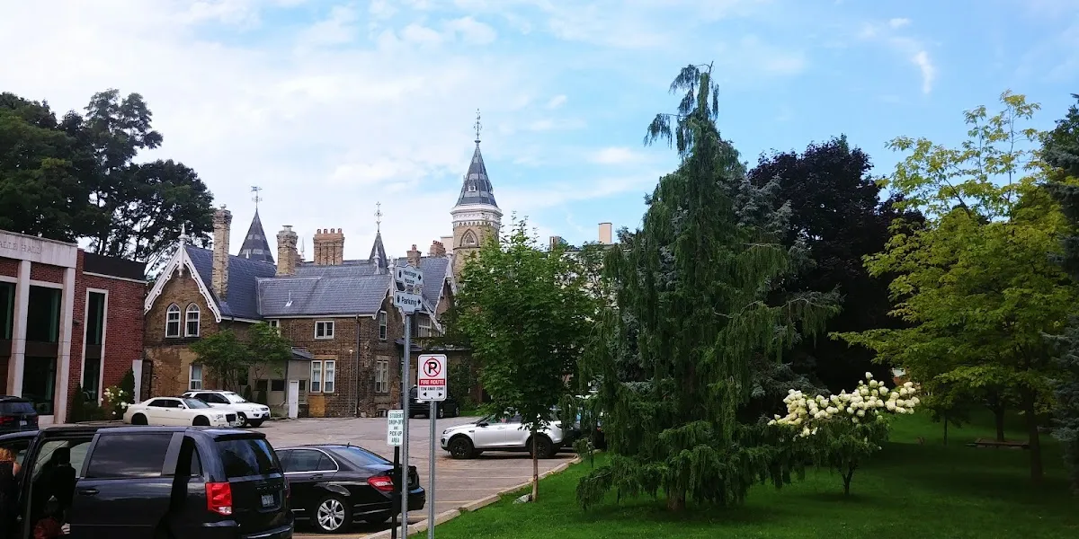 De La Salle College campus photo 10