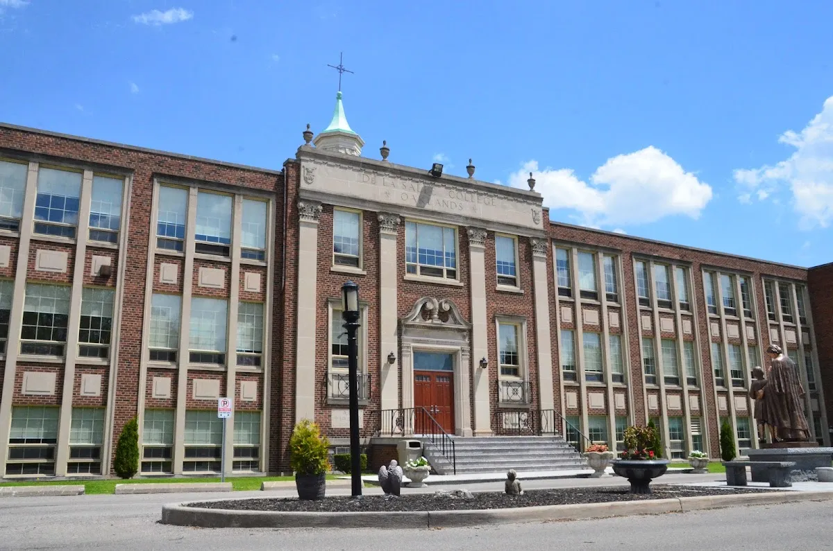 De La Salle College campus photo 27
