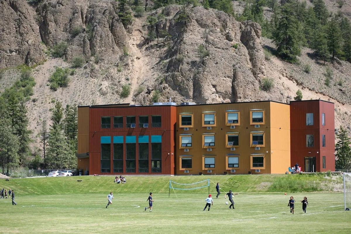 Unisus School campus photo 25