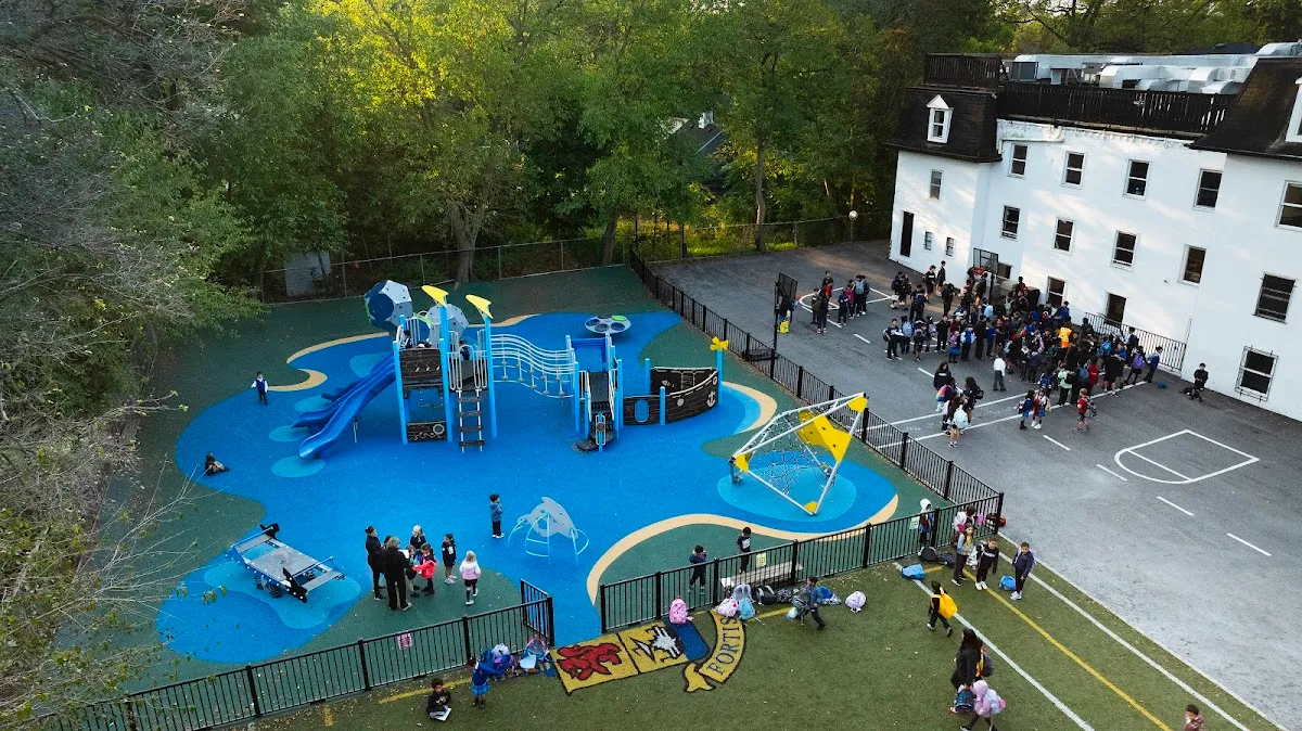 MacLachlan College campus photo 38