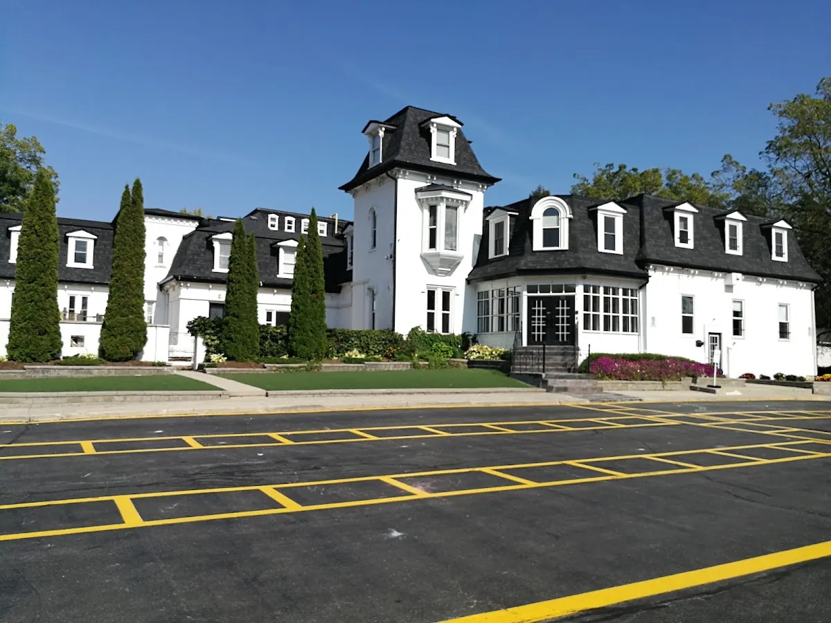 MacLachlan College campus photo 47