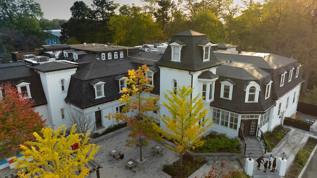 MacLachlan College campus photo 41