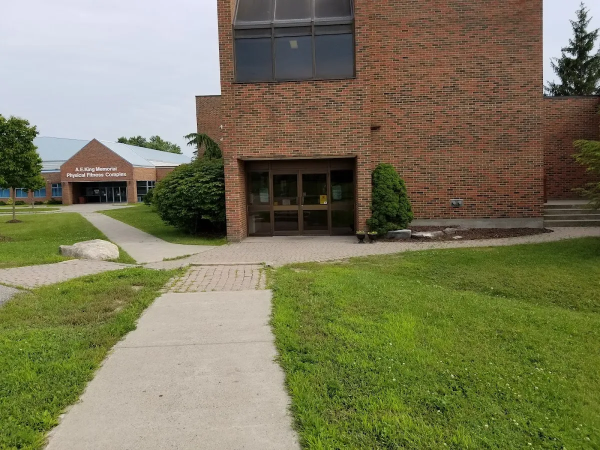 Kingsway College Private High School campus photo 8