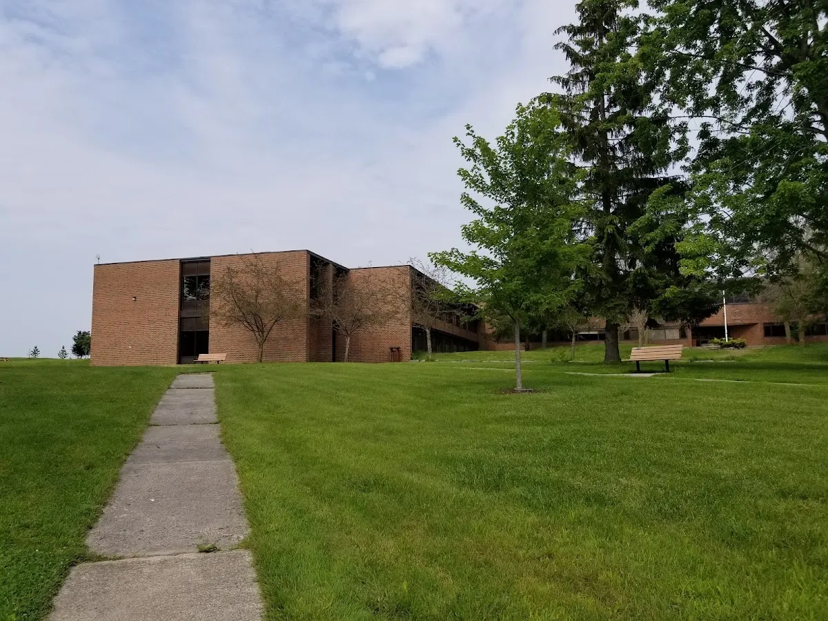 Kingsway College Private High School campus photo 24