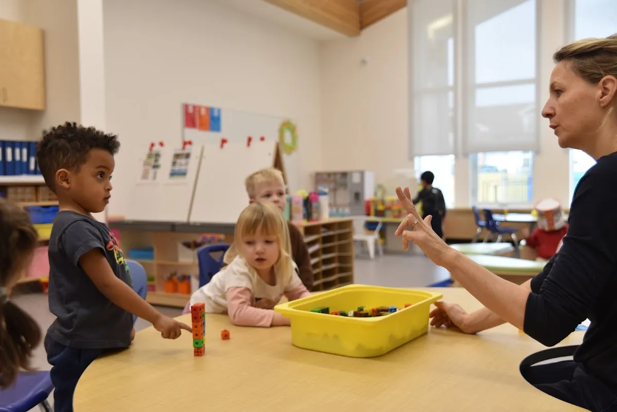 Lycée international de Calgary campus photo 1