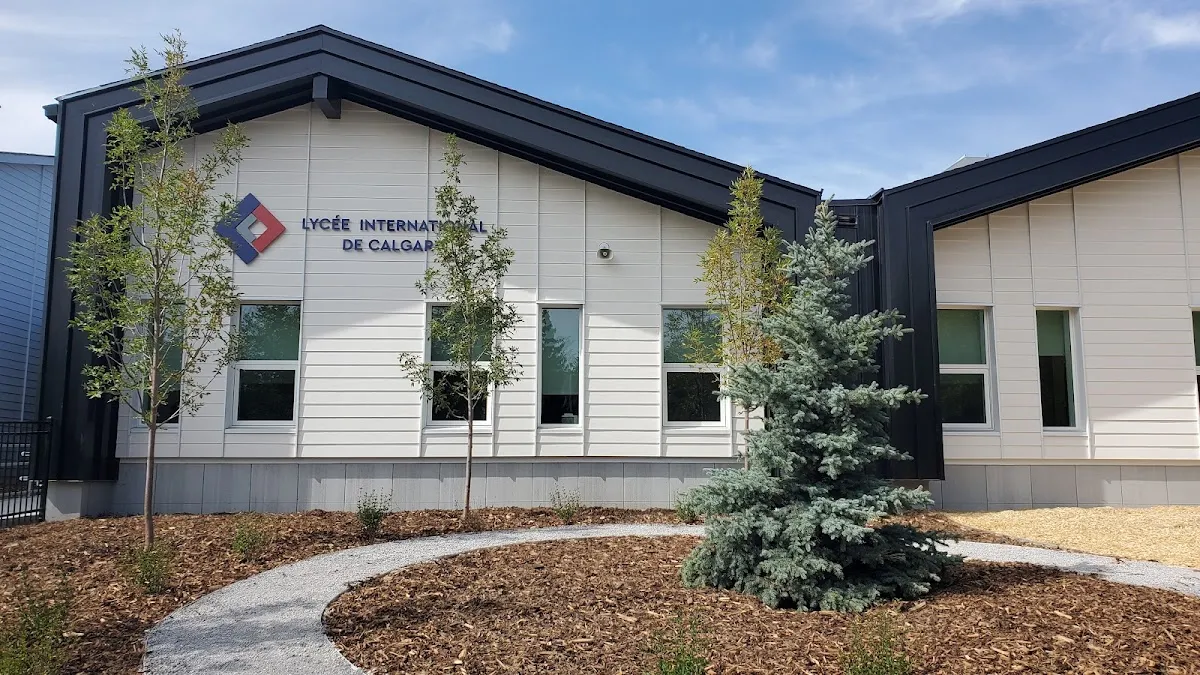 Lycée international de Calgary campus photo 4