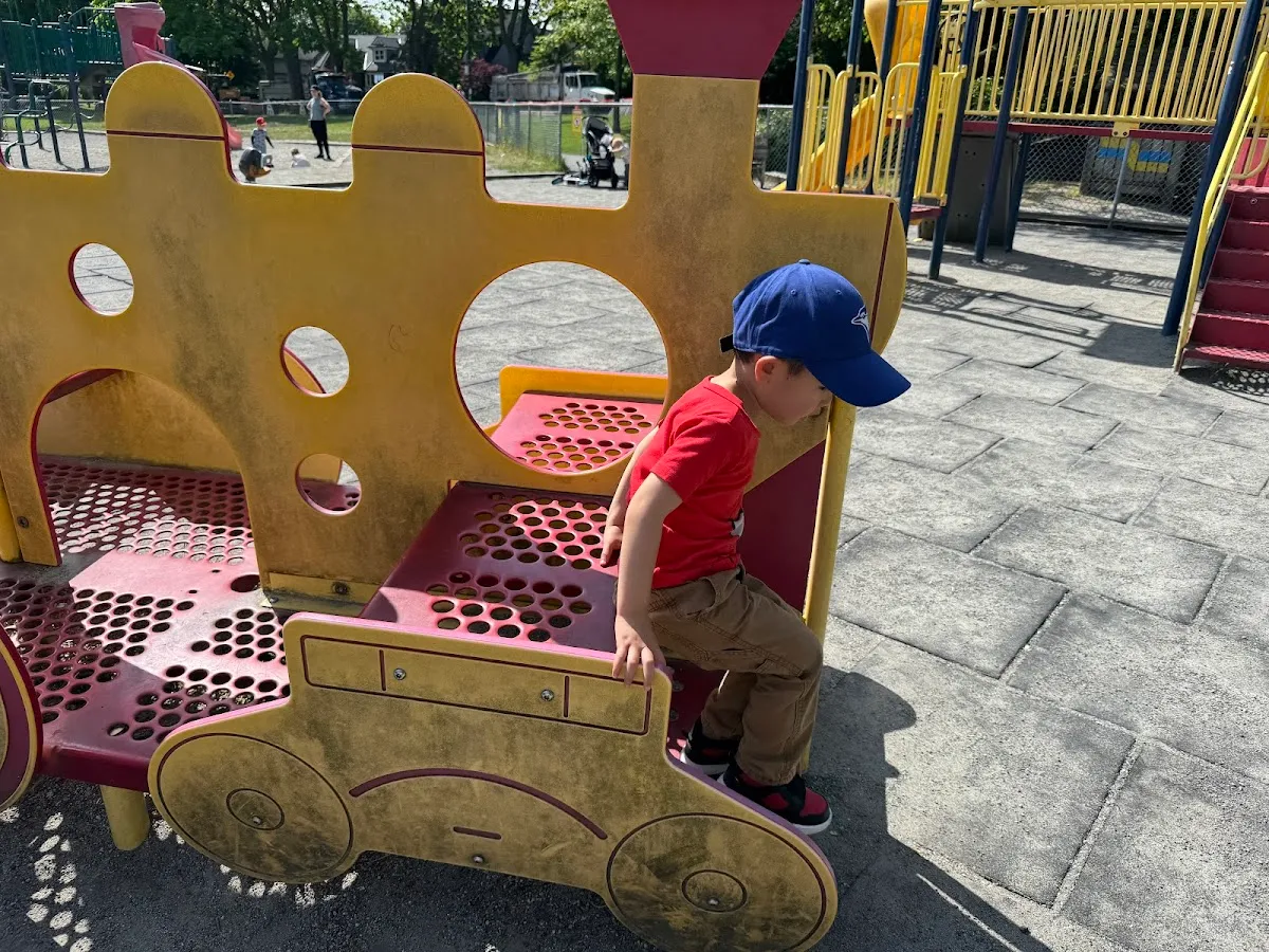 Asland Academy campus photo 17