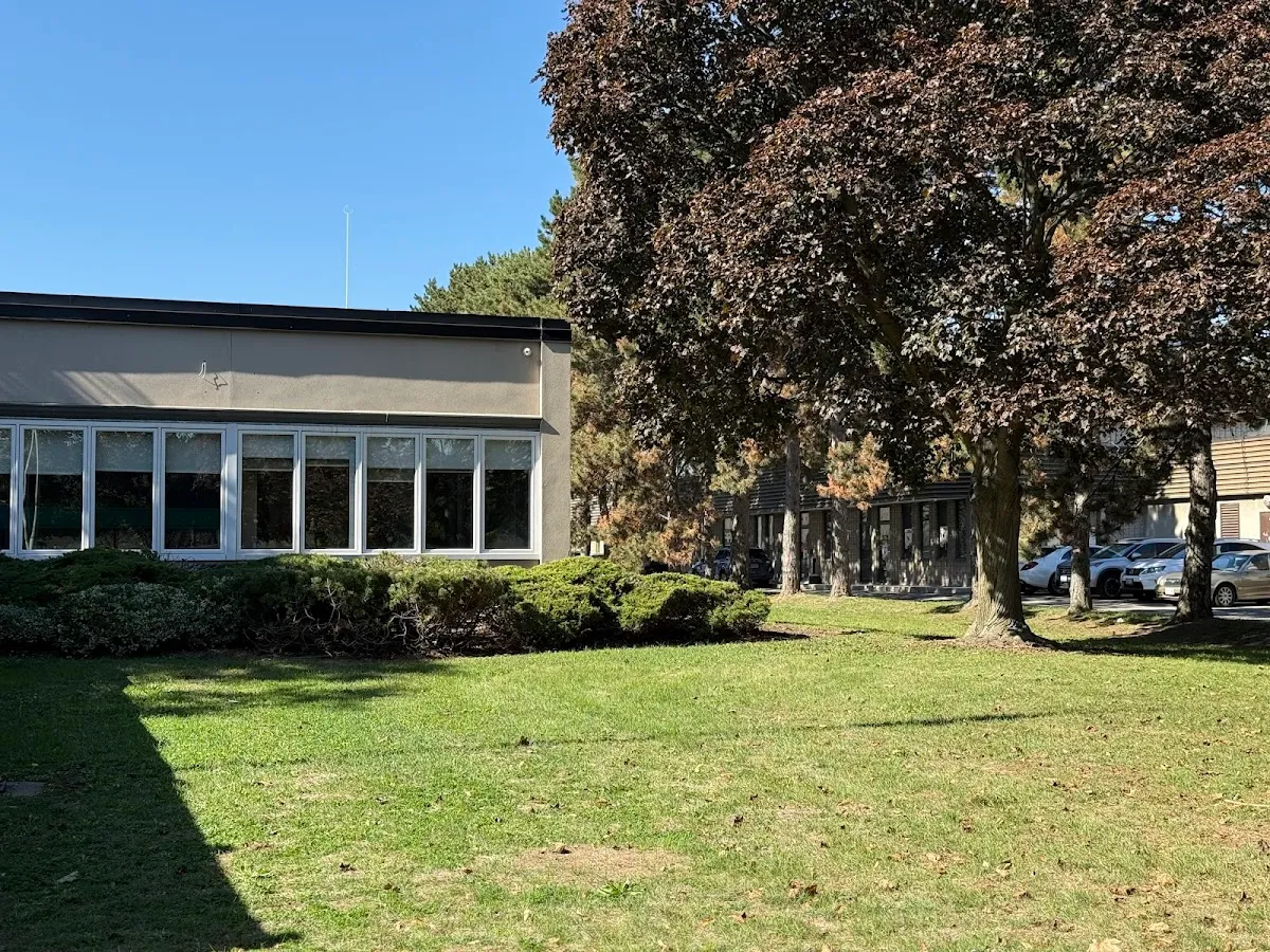 Globe Cambridge School campus photo 2