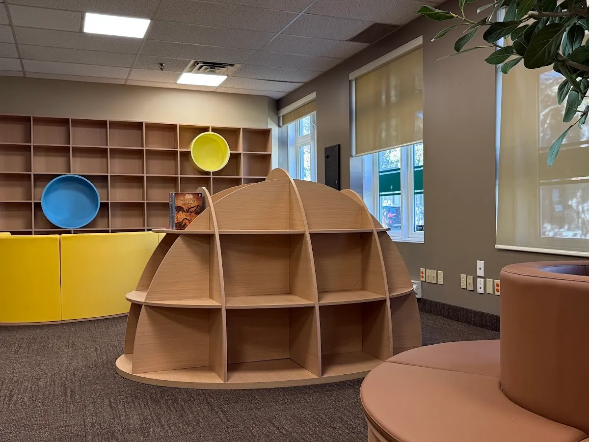 Globe Cambridge School campus photo 4