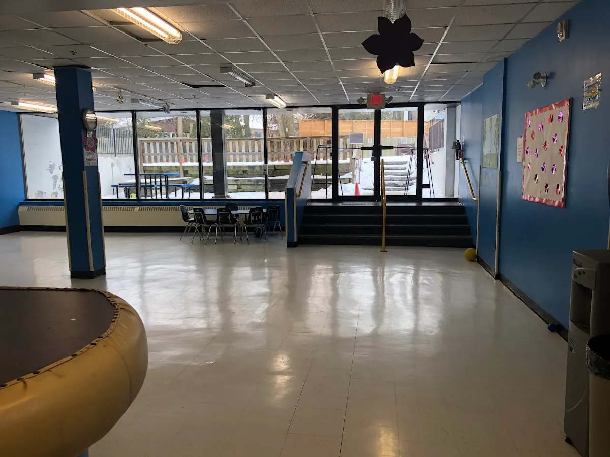 Giles School campus photo 28