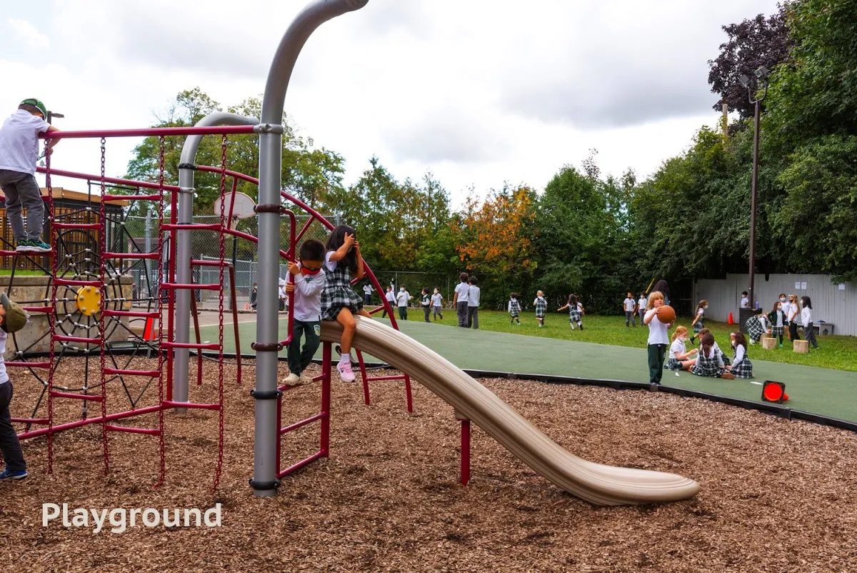 Giles School campus photo 39