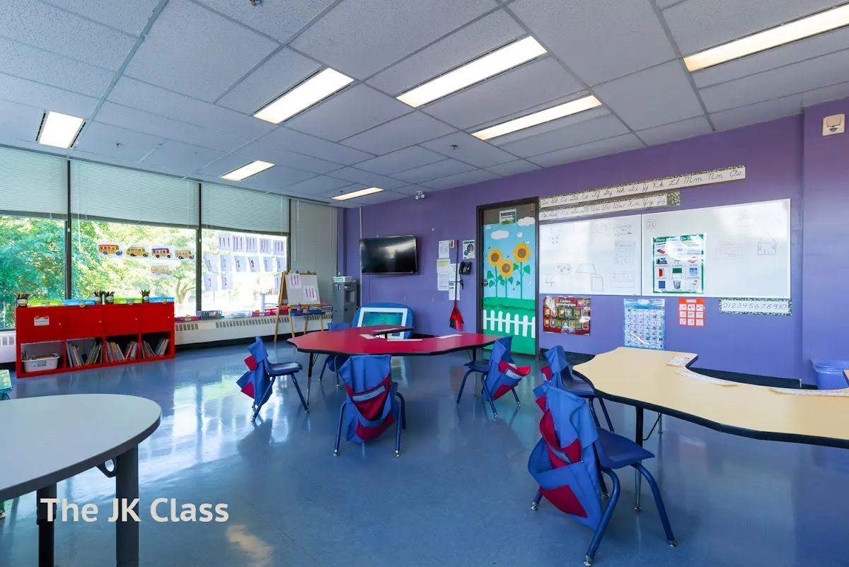 Giles School campus photo 41